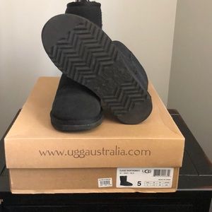 Short classic black ugg boots size 5